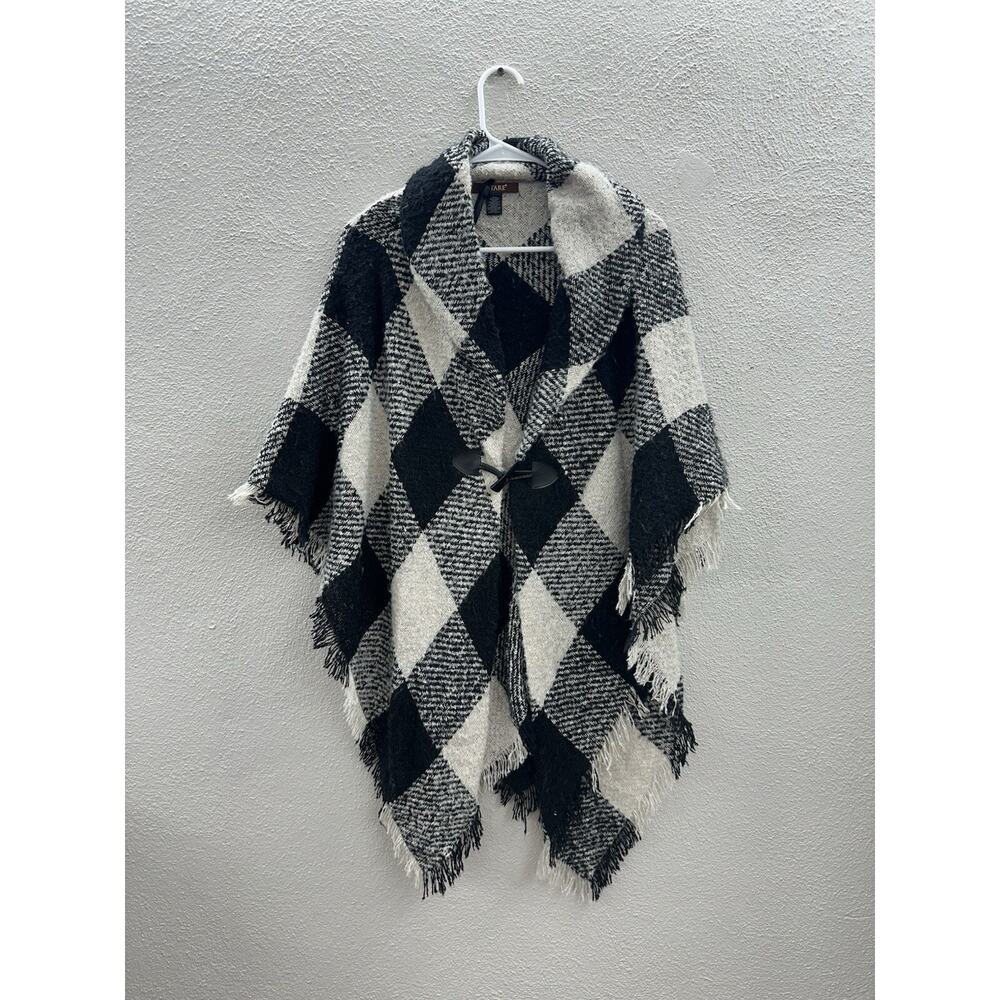 Altare Womens Shawl Ponch One Size Plaid Black White Single Button Fringe